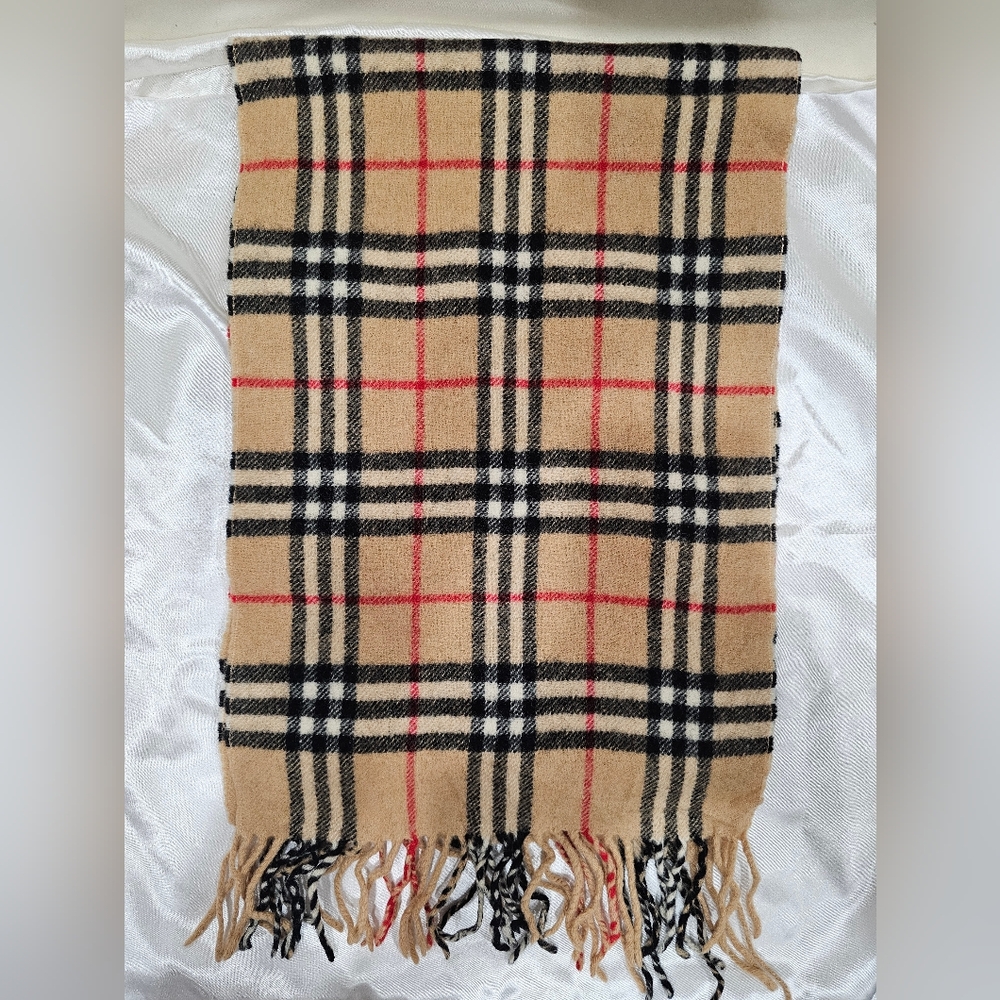 Burberry Vintage Authentic Classic Tan Plaid Scarf 100% Wool - Picture 6 of 8